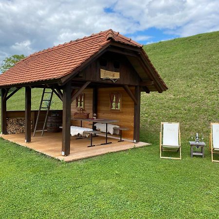Villa Wooden Hut At Tourist Farm Artisek Store Exterior foto